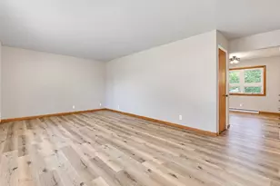 2210 Richmond Ave, Manitowoc, WI 54220 - Photo 4