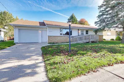 2210 Richmond Avenue, Manitowoc, WI 54220 - Photo 1