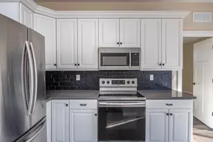 532 Patrick Ln, Pulaski, WI 54162 - Photo 6