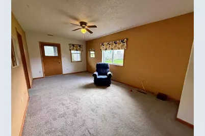 728 W 5th Avenue, Oshkosh, WI 54902 - Photo 2
