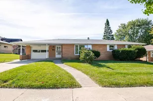 2056 Zeise Ave, Green Bay, WI 54302 - Photo 1