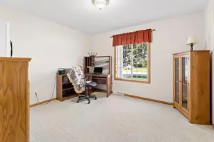 2131 Deer Prairie Dr, Neenah, WI 54956 - Photo 12