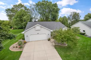 1815 Shelley Ln, De Pere, WI 54115 - Photo 2