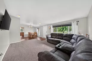 4201 Matuszak Ct, Green Bay, WI 54313 - Photo 4