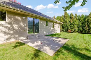 4021 S Parker Way, De Pere, WI 54115 - Photo 4