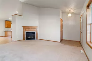 4021 S Parker Way, De Pere, WI 54115 - Photo 14