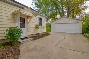 1123 Wirtz Ave, Green Bay, WI 54304 - Photo 2