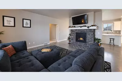 3188 Enchanted Court, Green Bay, WI 54311 - Photo 4