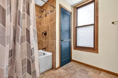 244 W 19th Avenue, Oshkosh, WI 54902 - Photo 12