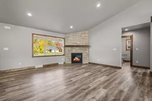 3376 Largo Ridge Ct, Green Bay, WI 54311 - Photo 6