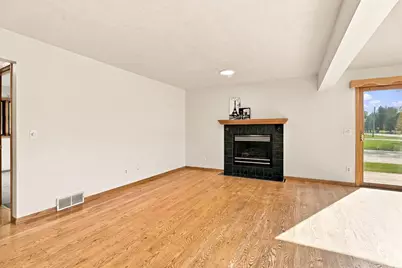 1366 N Oakwood Road, Oshkosh, WI 54904 - Photo 2