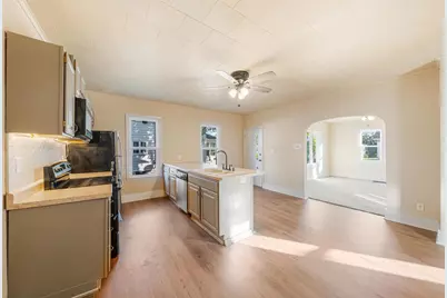 918 W 5th Avenue, Oshkosh, WI 54902 - Photo 8