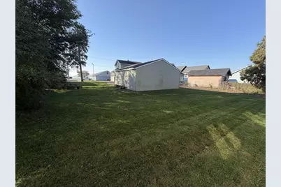 616 Bay Shore Drive, Oshkosh, WI 54901 - Photo 12