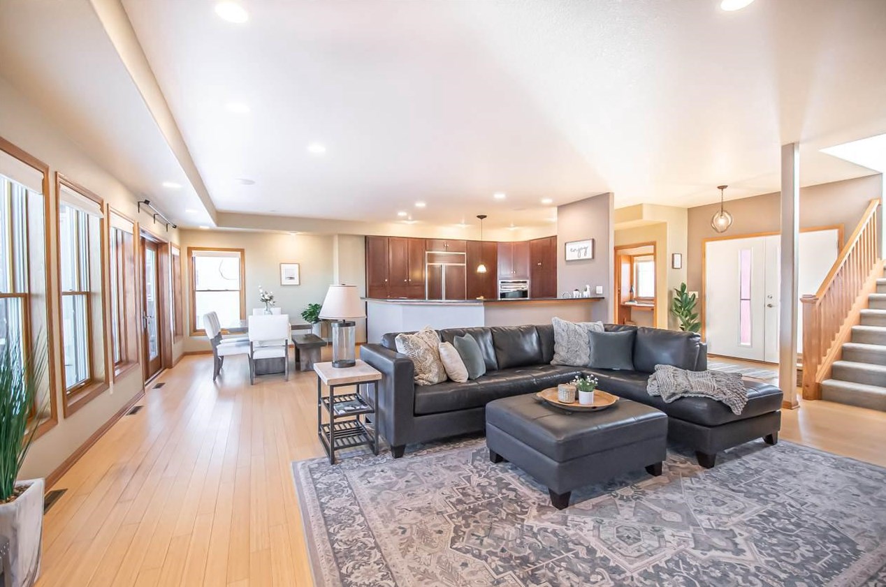 713 Greystone Ln, Madison, WI 53562-5609