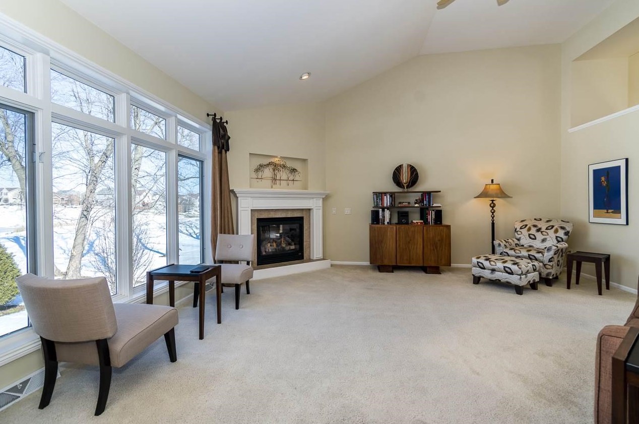 9110 Eaglewood Dr, Madison WI  53593-7800 exterior