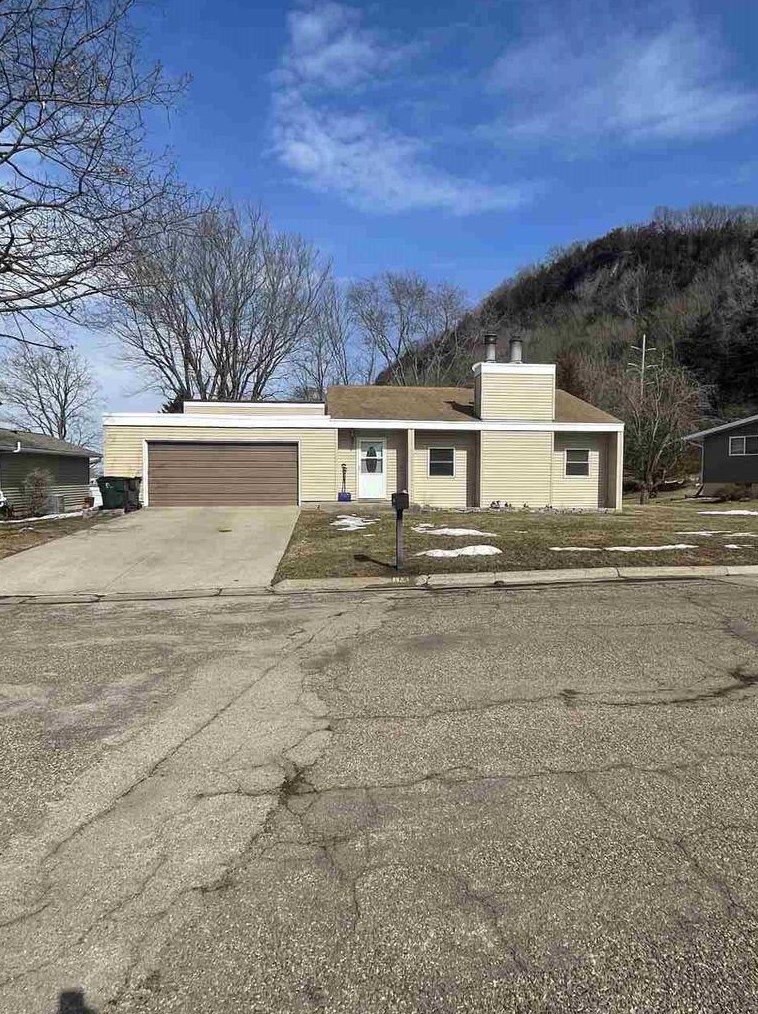 174 Pedretti Pkwy, Prairie du Chien, WI 53821