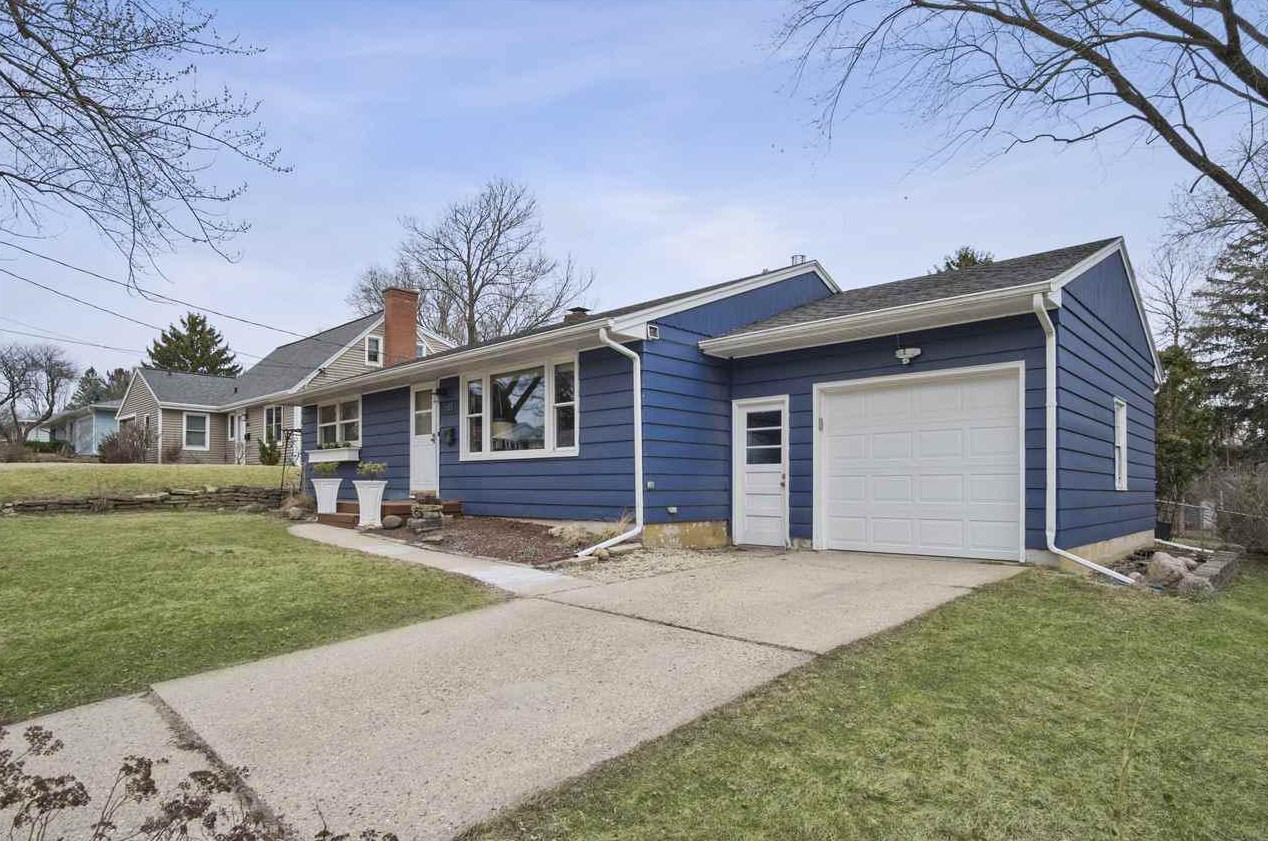 613 Piper Dr, Madison, WI 53711-1338