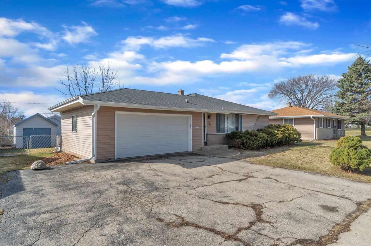 1325 Conde St, Janesville, WI 53546-5879