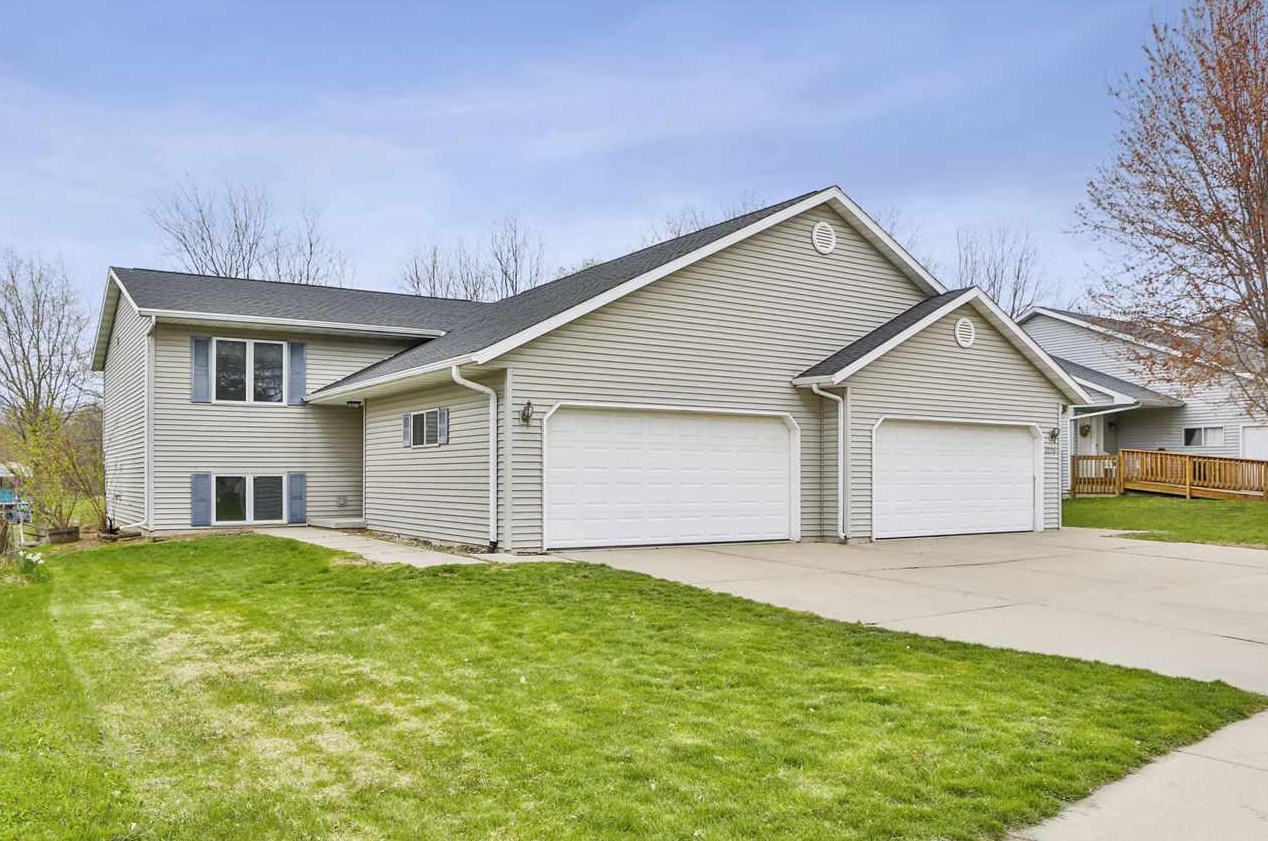 1226 Carpenter St, Madison, WI 53704-4304