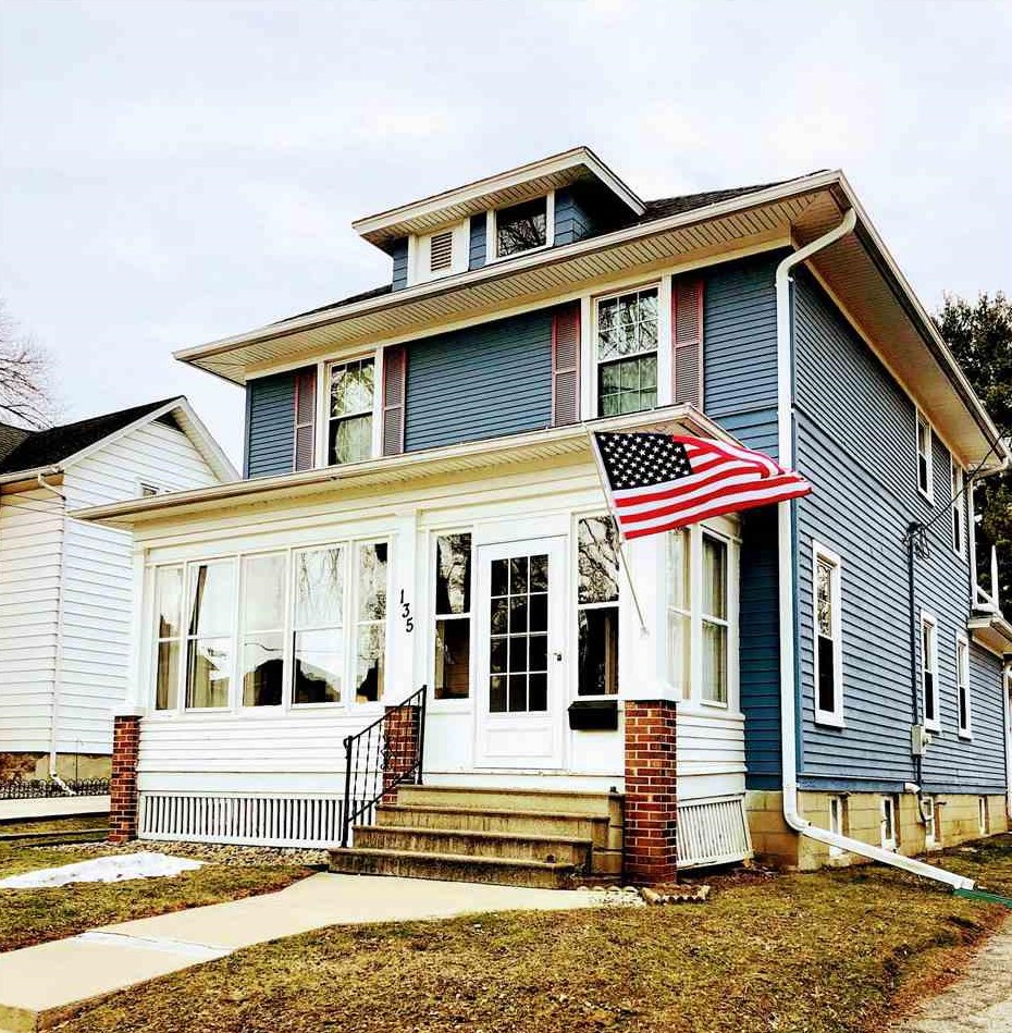 135 Walnut St, Beaver Dam, WI 53916-1849