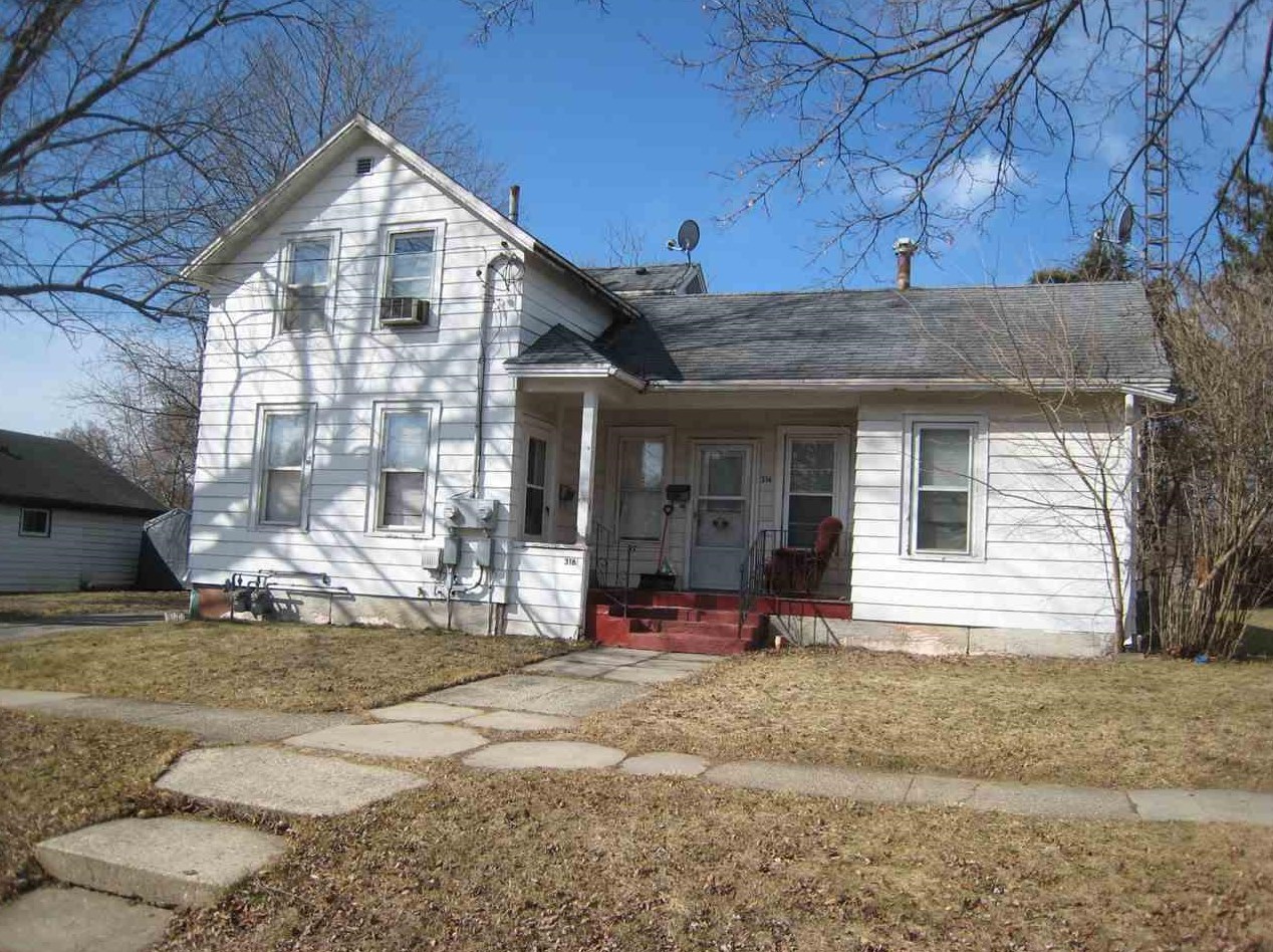 316 Grove St, Fort Atkinson, WI 53538-2126