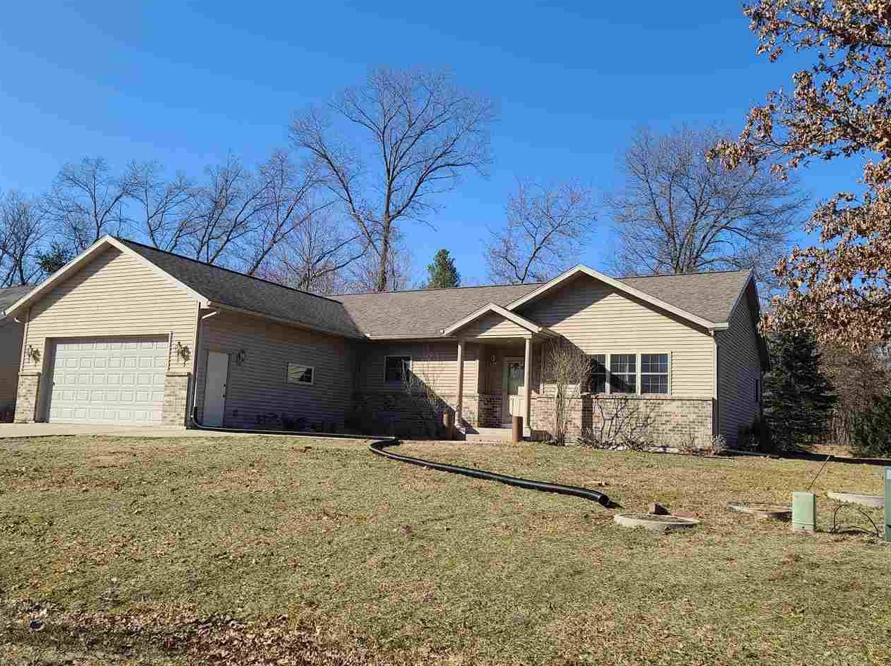391 Oakbrook Dr, Wisconsin Dells, WI 53965