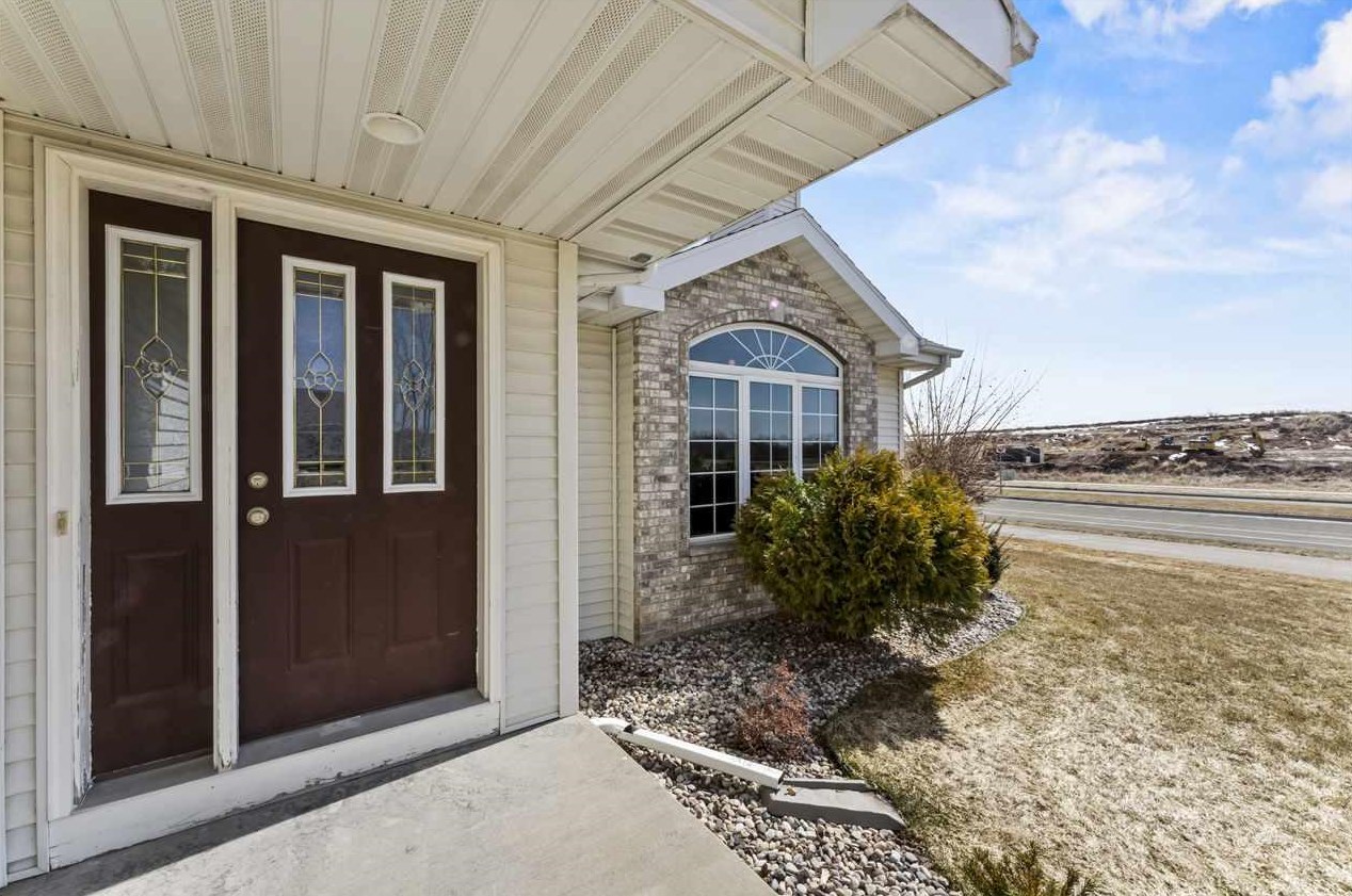 103 Kelvington Dr, Sun Prairie, WI 53590-4346