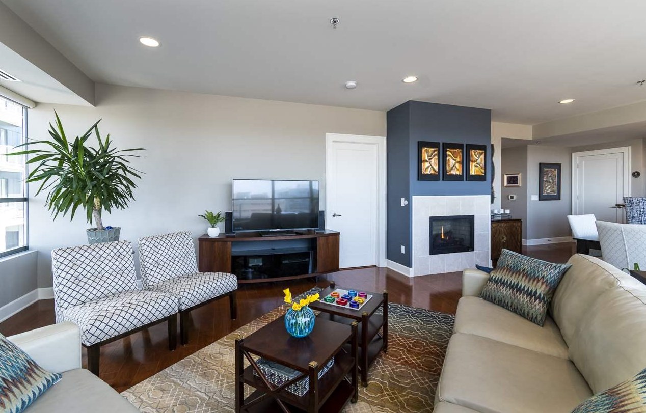 137 E Wilson St #1213, Madison, WI 53703