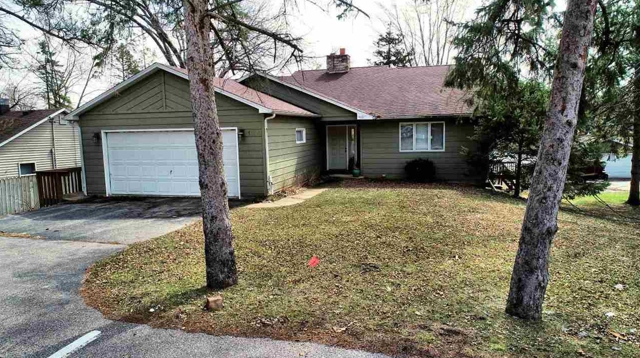 1100 E Hiawatha Dr, Wisconsin Dells, WI 53965