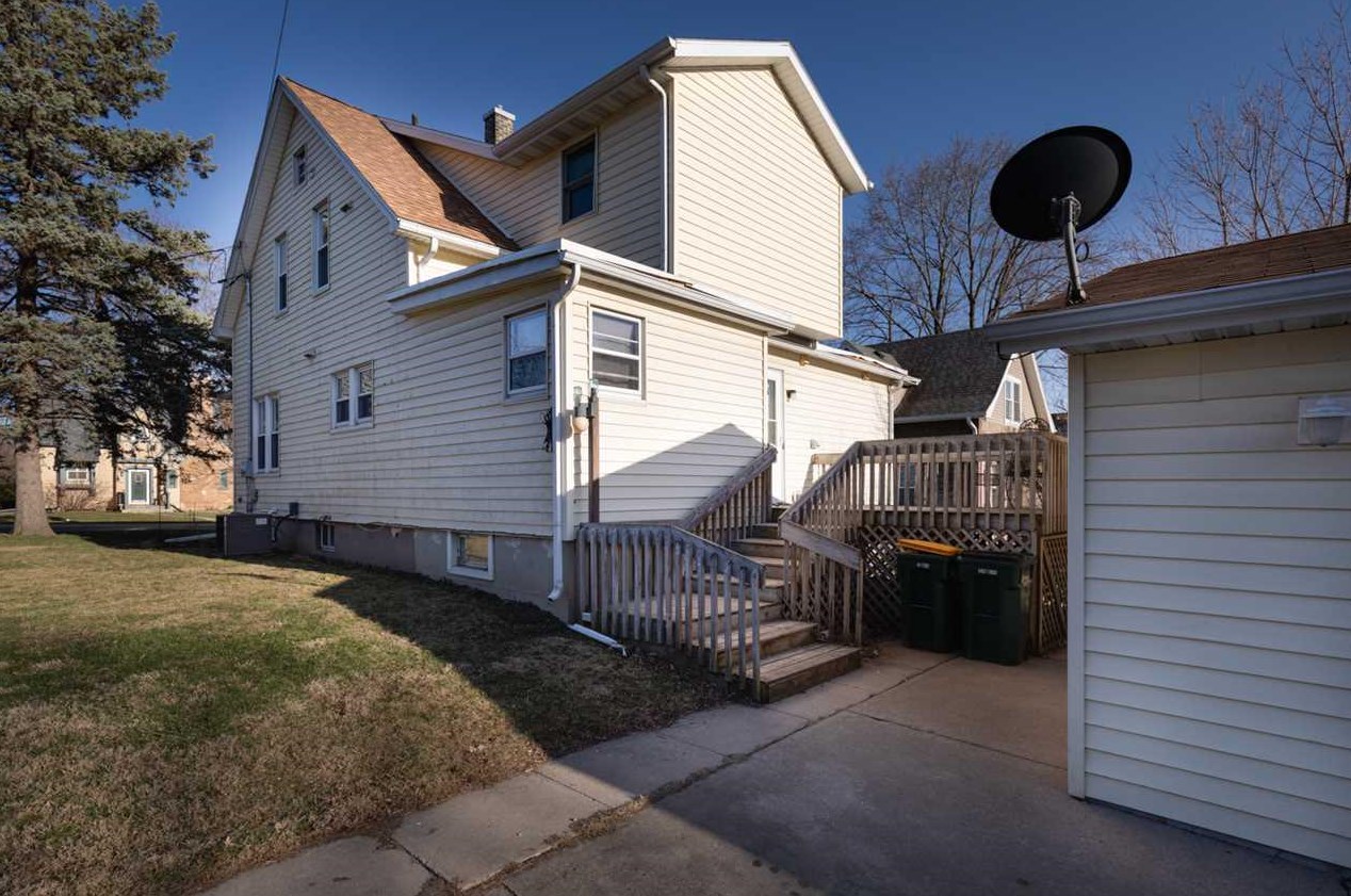 431 Robert St, Fort Atkinson, WI 53538-1446
