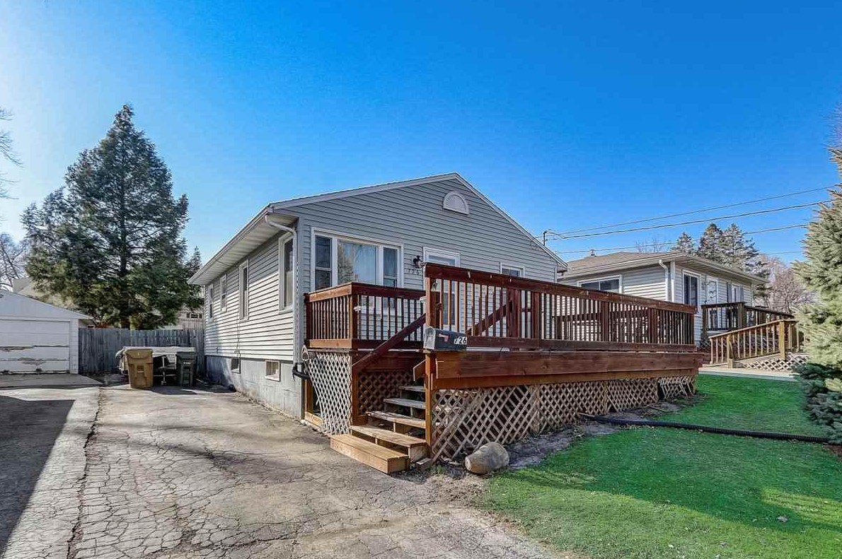726 Christianson Ave, Madison, WI 53714-1414