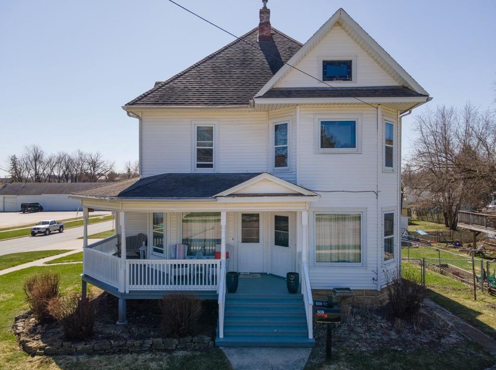 509 W Rollin St, Edgerton, WI 53534