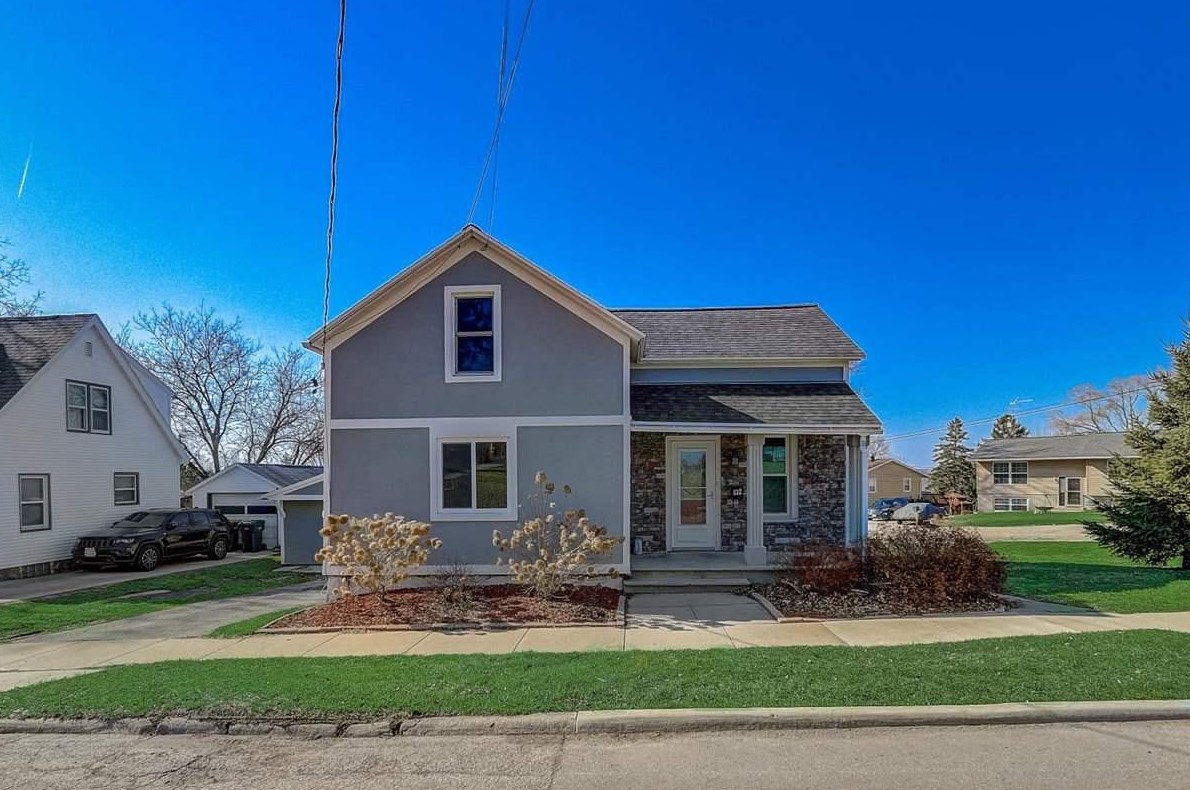 832 Madison St, Beaver Dam, WI 53916