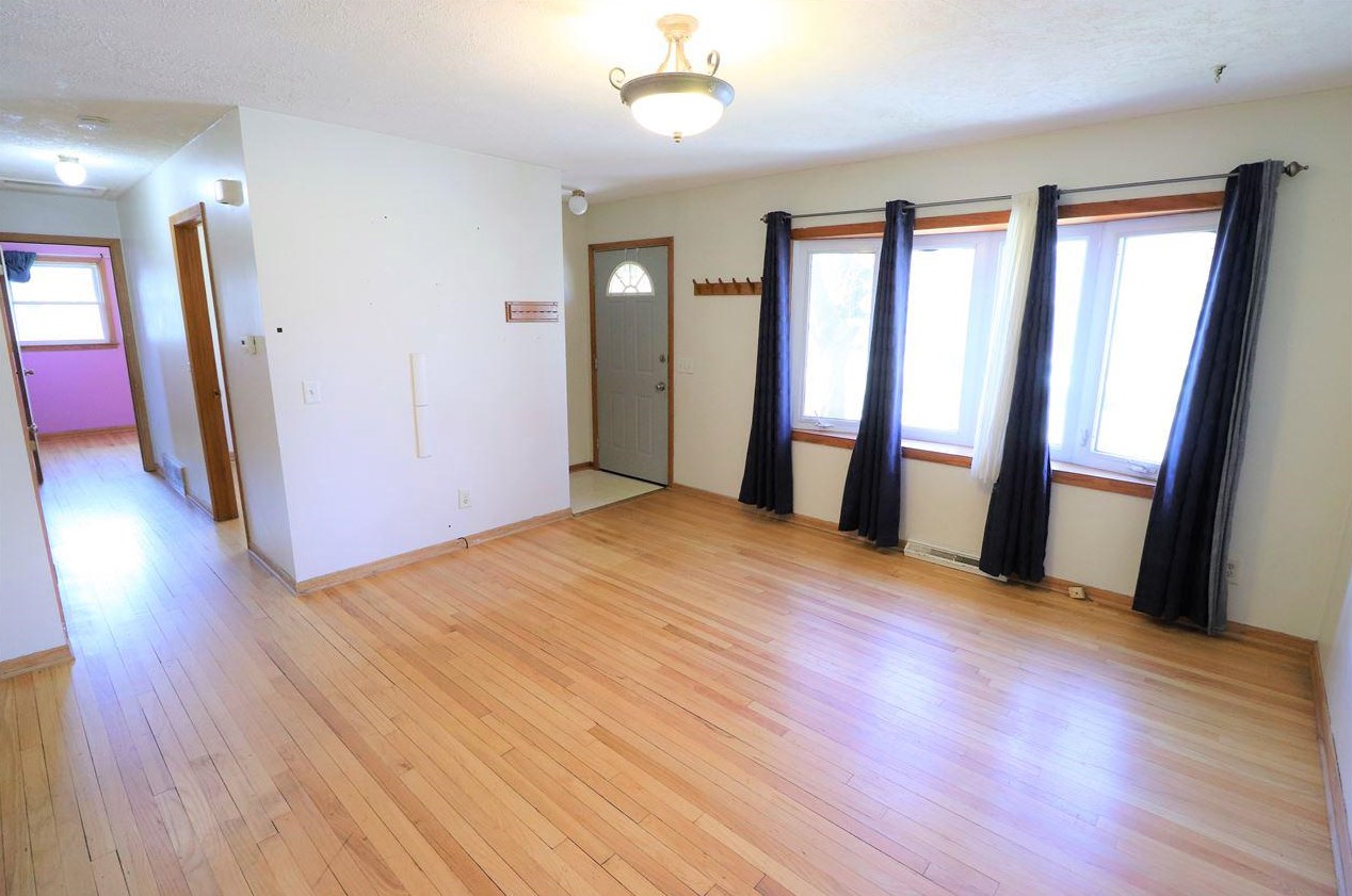 1133 Bonnie Ln, Madison, WI 53716-1219