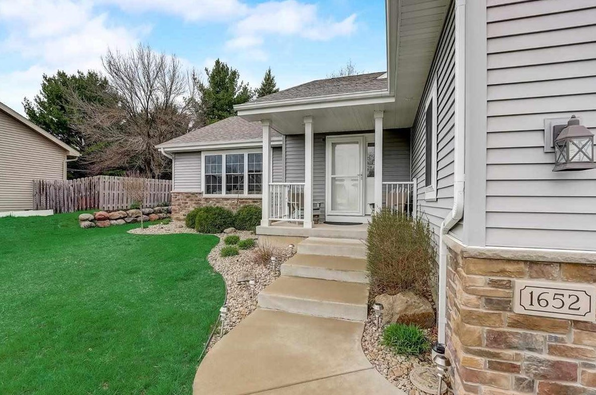 1652 Silverado Dr, Sun Prairie, WI 53590-3022