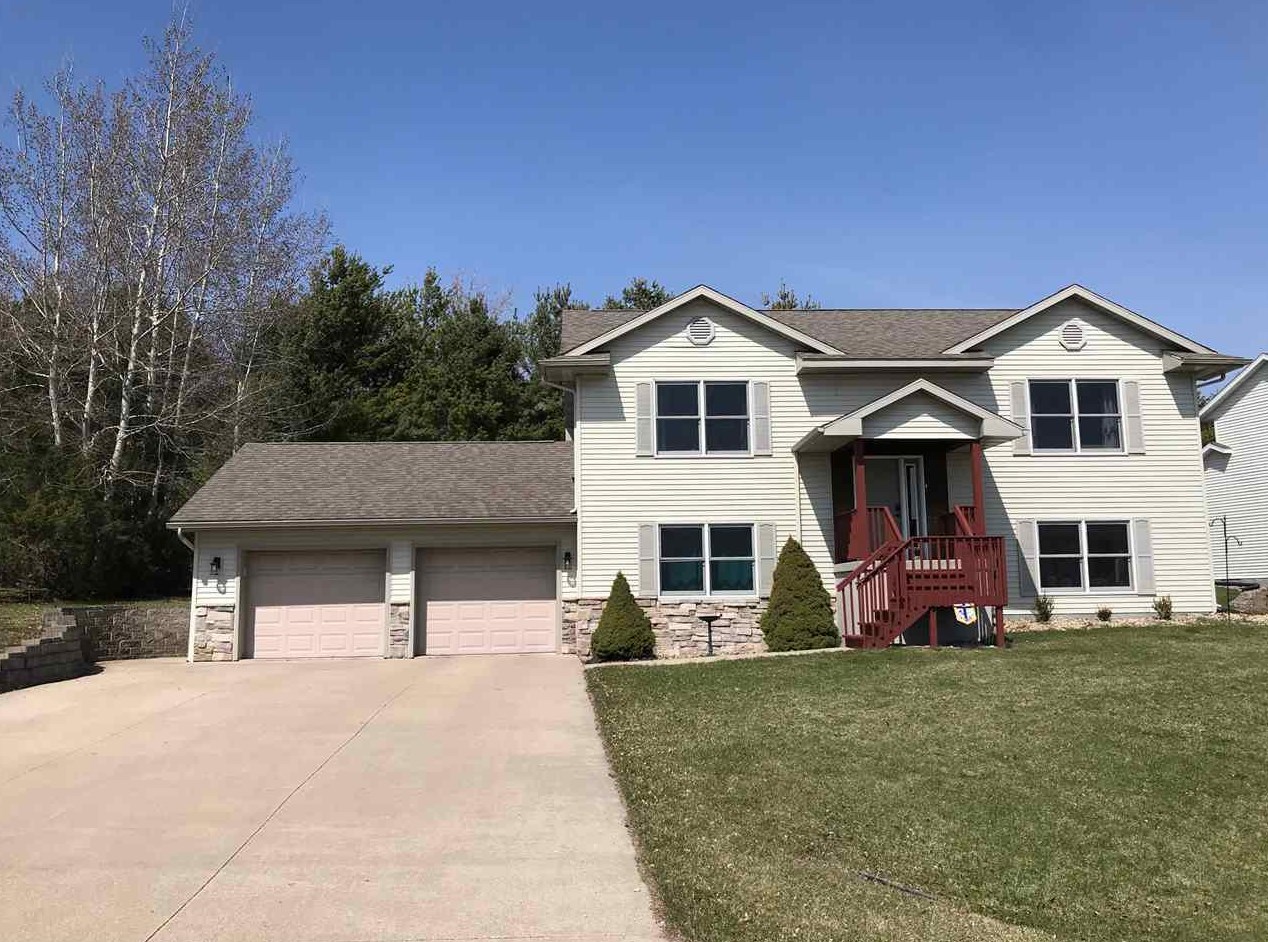 1450 Bea Ann Dr, Dodgeville, WI 53533