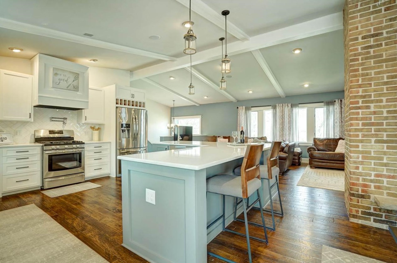 14 Round Hill Cir, Madison, WI 53717-1319