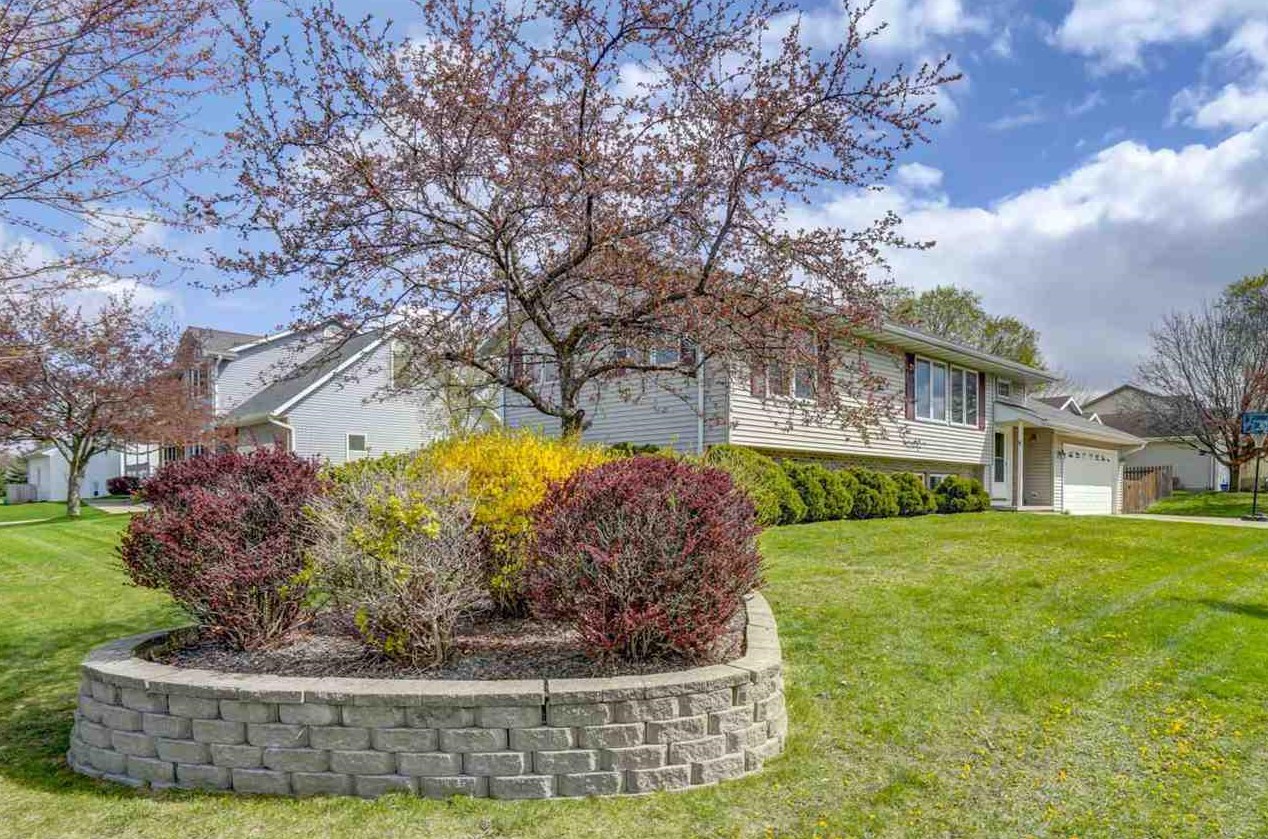 1786 Colony Cir, Sun Prairie, WI 53590-3083