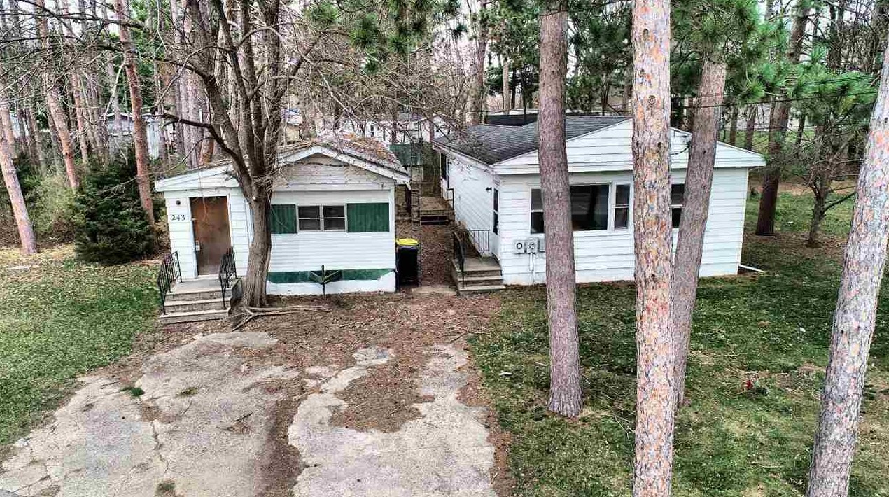 243 E Hiawatha Dr, Wisconsin Dells, WI 53965