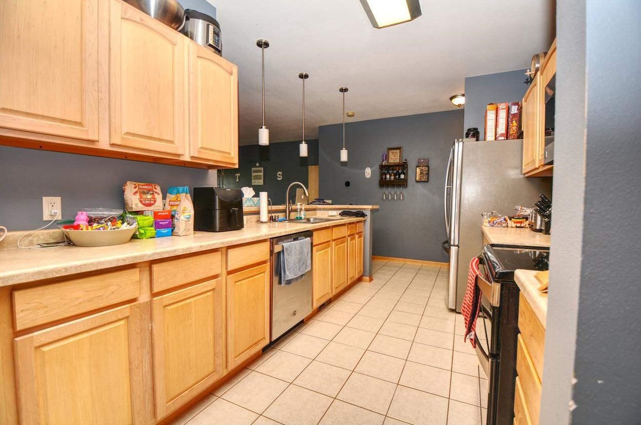 704 Clardell Dr, Sun Prairie, WI 53590-3322