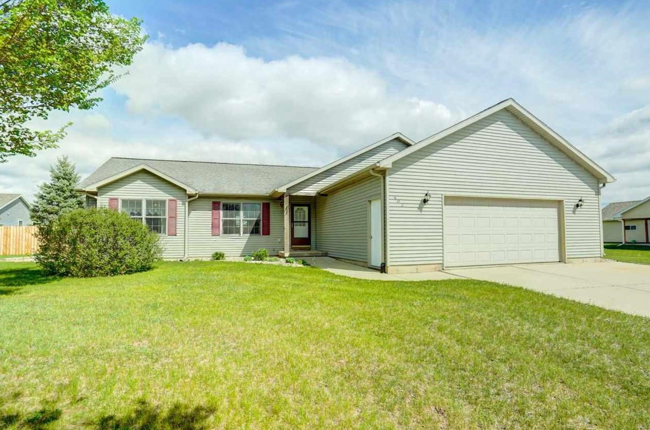 402 Dalogasa Dr, Arena, WI 53503-9112