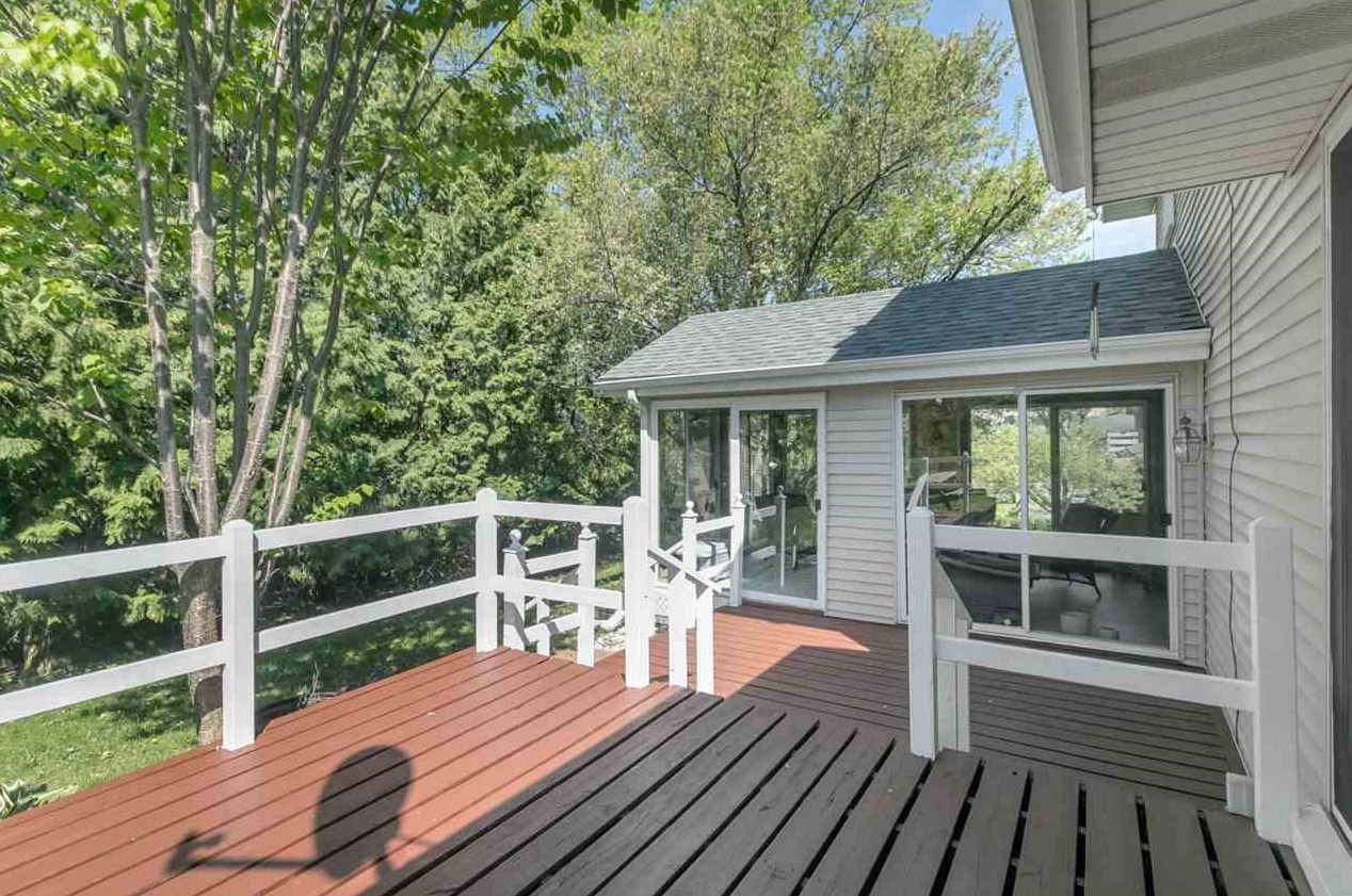 6 Round Hill Cir, Madison, WI 53717-1319
