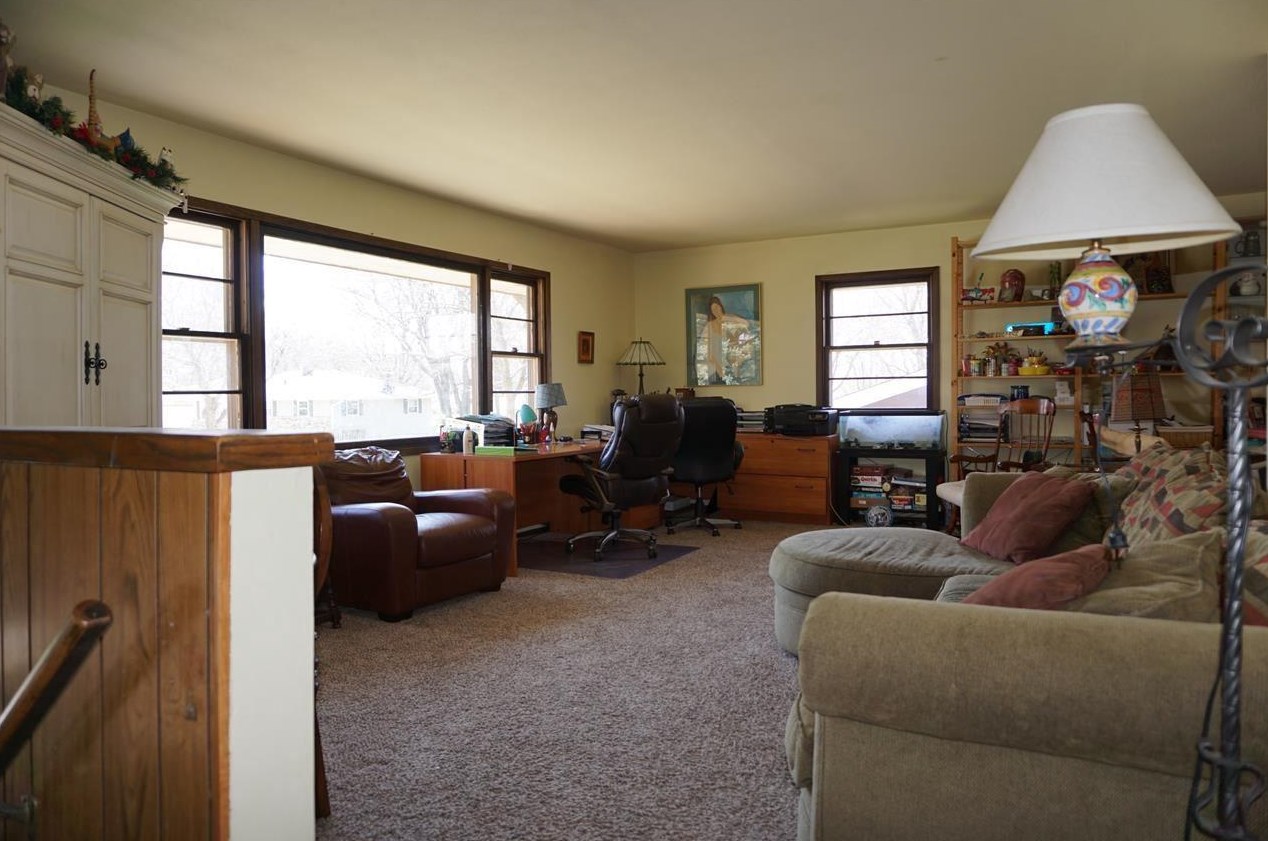 1118 Ellen Ave, Madison, WI 53716-1535