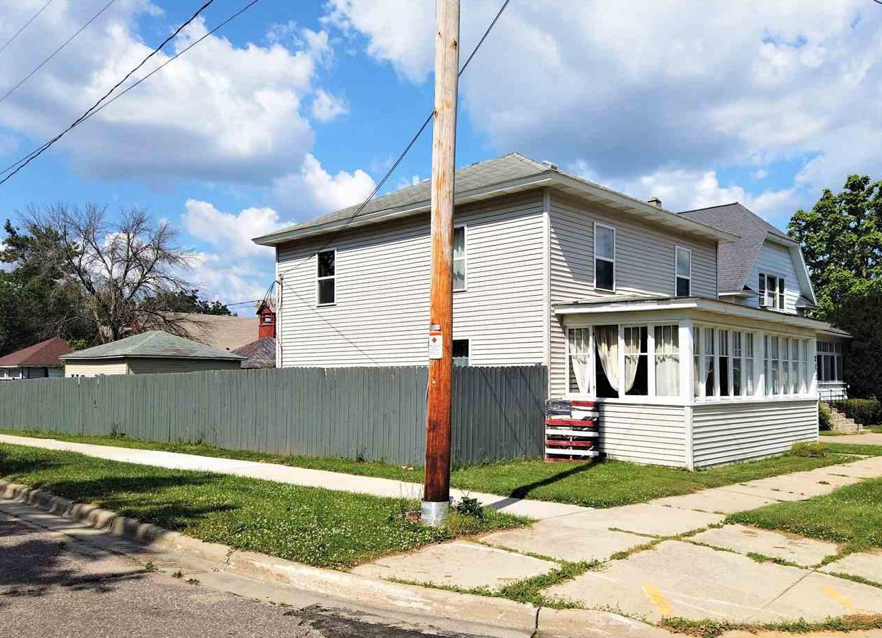 213 W Monowau St, Tomah, WI 54660