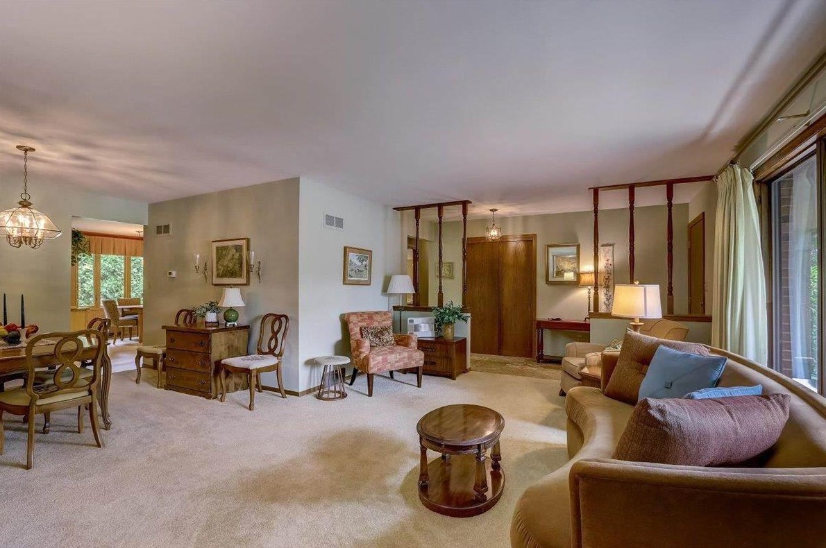 1235 Hawthorne Ridge Dr, Brookfield, WI 53045-4517