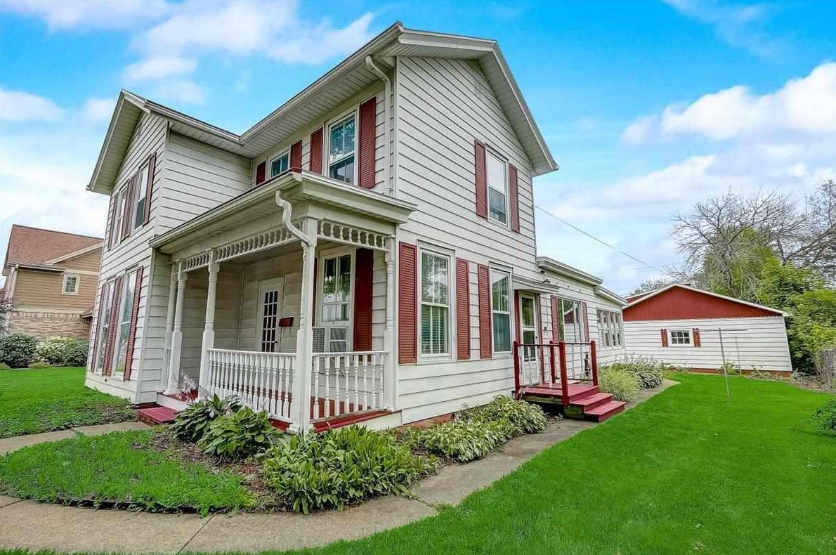 309 S Iowa St, Dodgeville, WI 53533