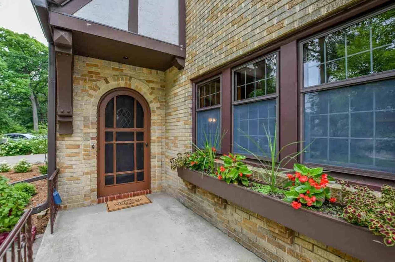3223 Lake Mendota Dr, Madison, WI 53705-1468