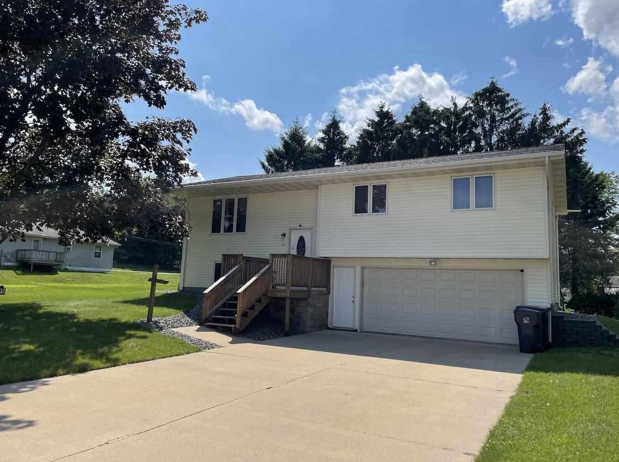 319 Brooklyn St, Auroraville, WI 54923-1934