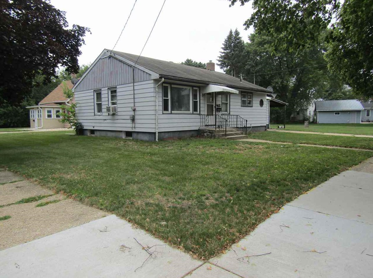 105 State St, Janesville, WI 53546-2608