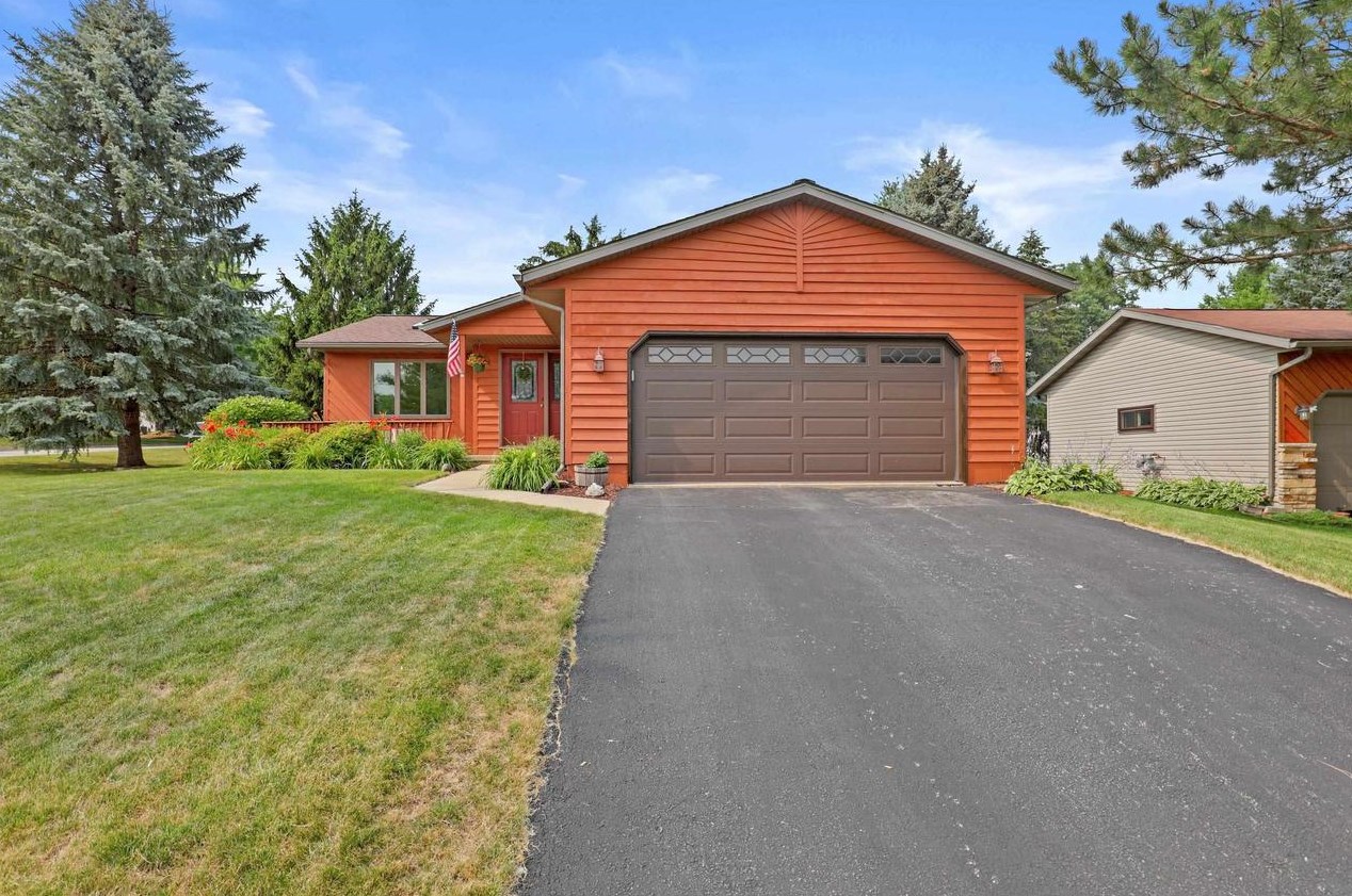 1126 Sunfield St, Sun Prairie, WI 53590-2736